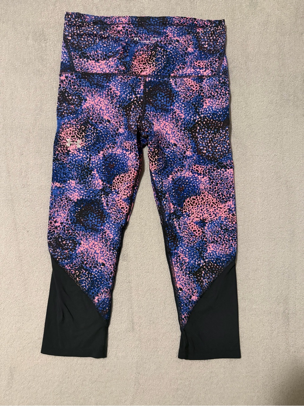 Under Armour Black Purple Womens Compression Capri leggings Size L. Vibrant